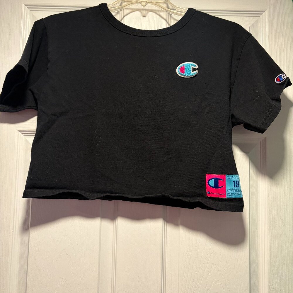 Cropped Champion Tee size Medium